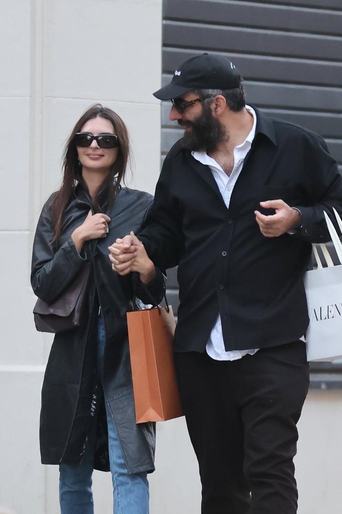 emily ratajkowski &amp; romain gavras in paris

Click and support for more 👇👇
effectivegatecpm.com/w36qqubk?key=0…