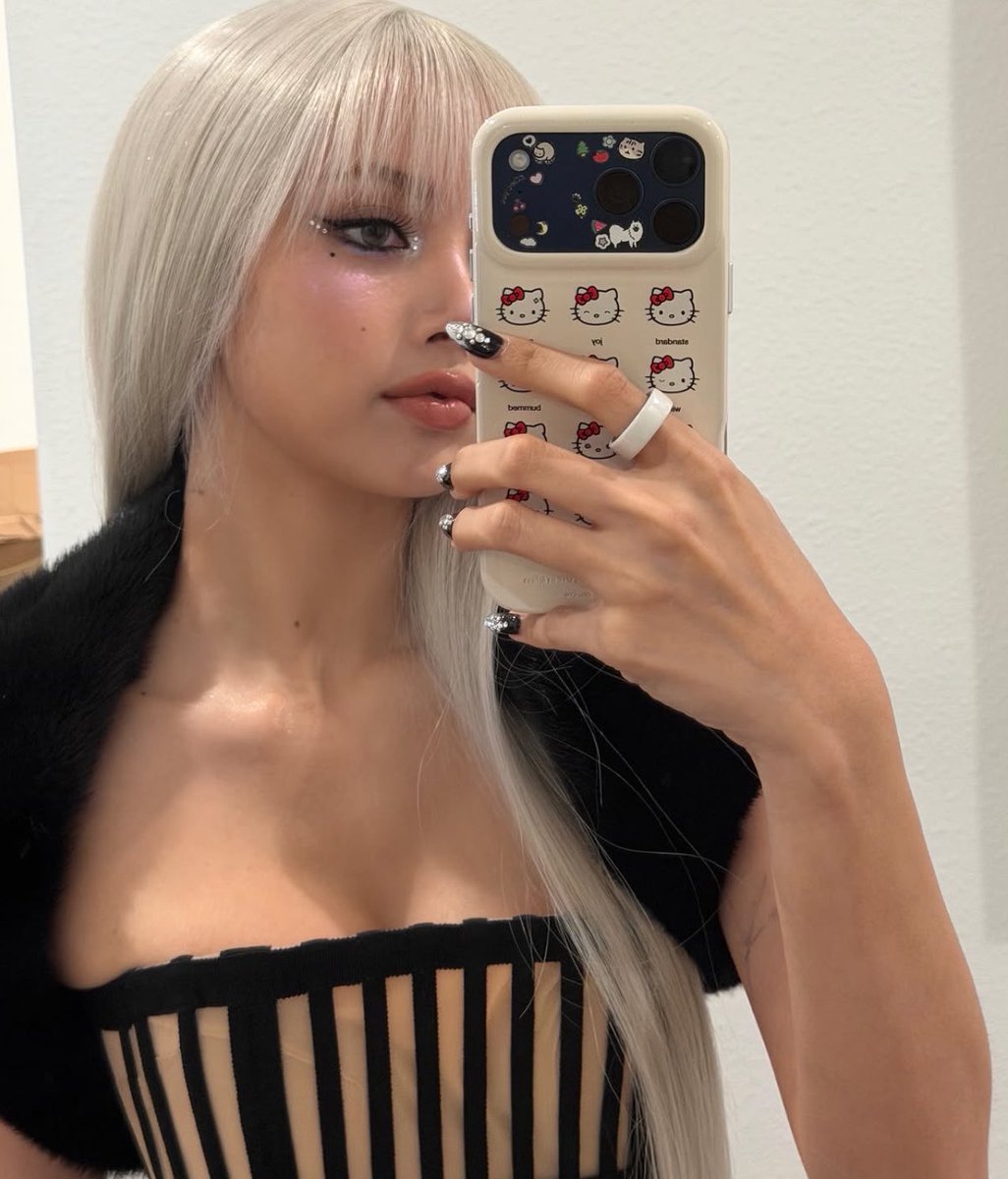 LISANATIONS tweet media