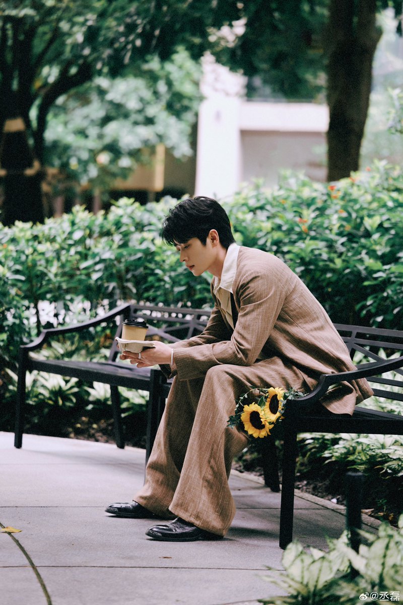 PixerMemo's tweet photo. หล่อ ละมุน ฟาวเวอร์บอยมาก 🫶🏻❤️🌼

#Chenglei  #丞磊 
#iQIYIStarshipChengLei https://t.co/qBrtfO0yI5