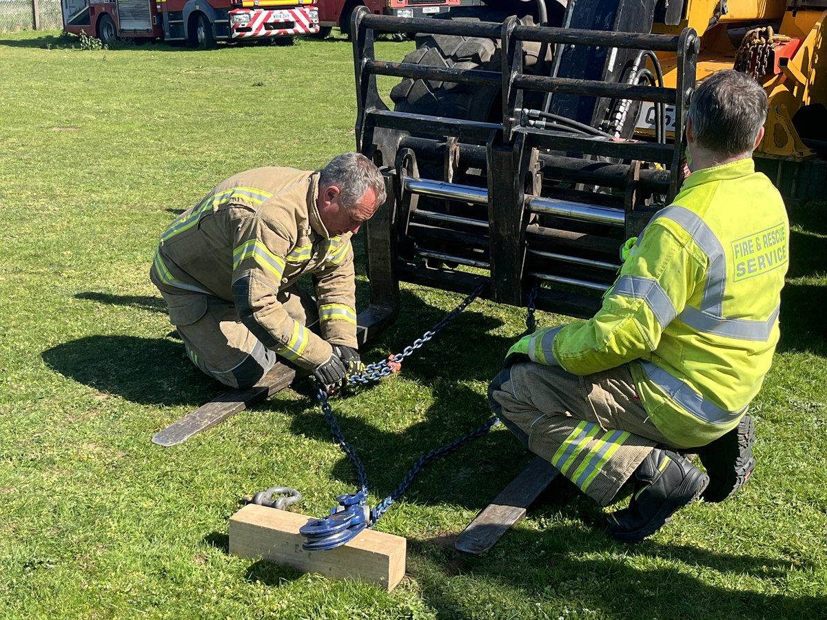 GLTechRescue's tweet image. Winching day on the GLTR Heavy Rescue Instructors Course. 

Theory first, then layout basics before scenarios. 

Scenarios will ramp up on week 2. 

Good few days, well done all

United Kingdom Rescue Organisation  
National Fire Chiefs Council (NFCC)  
#Relocation
#heavyrescue