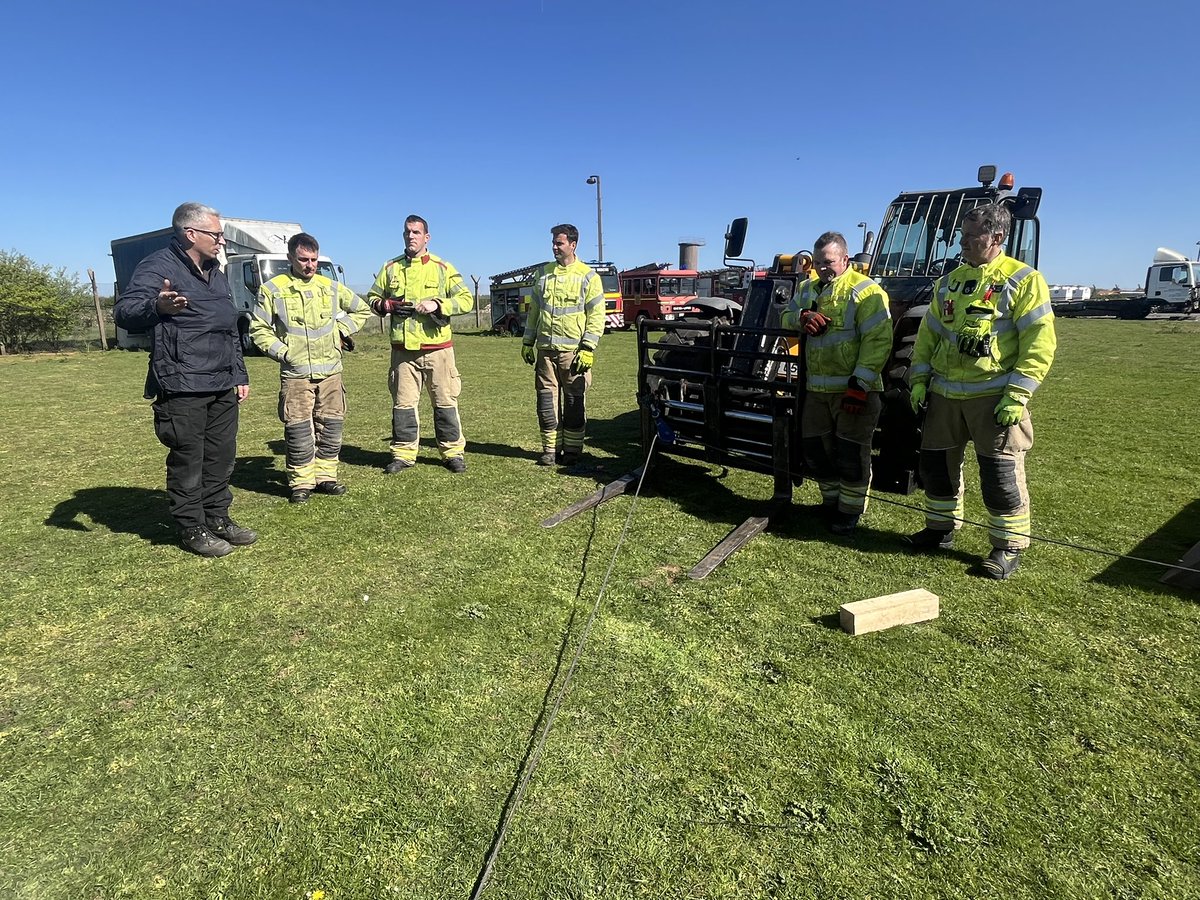 GLTechRescue's tweet image. Winching day on the GLTR Heavy Rescue Instructors Course. 

Theory first, then layout basics before scenarios. 

Scenarios will ramp up on week 2. 

Good few days, well done all

United Kingdom Rescue Organisation  
National Fire Chiefs Council (NFCC)  
#Relocation
#heavyrescue