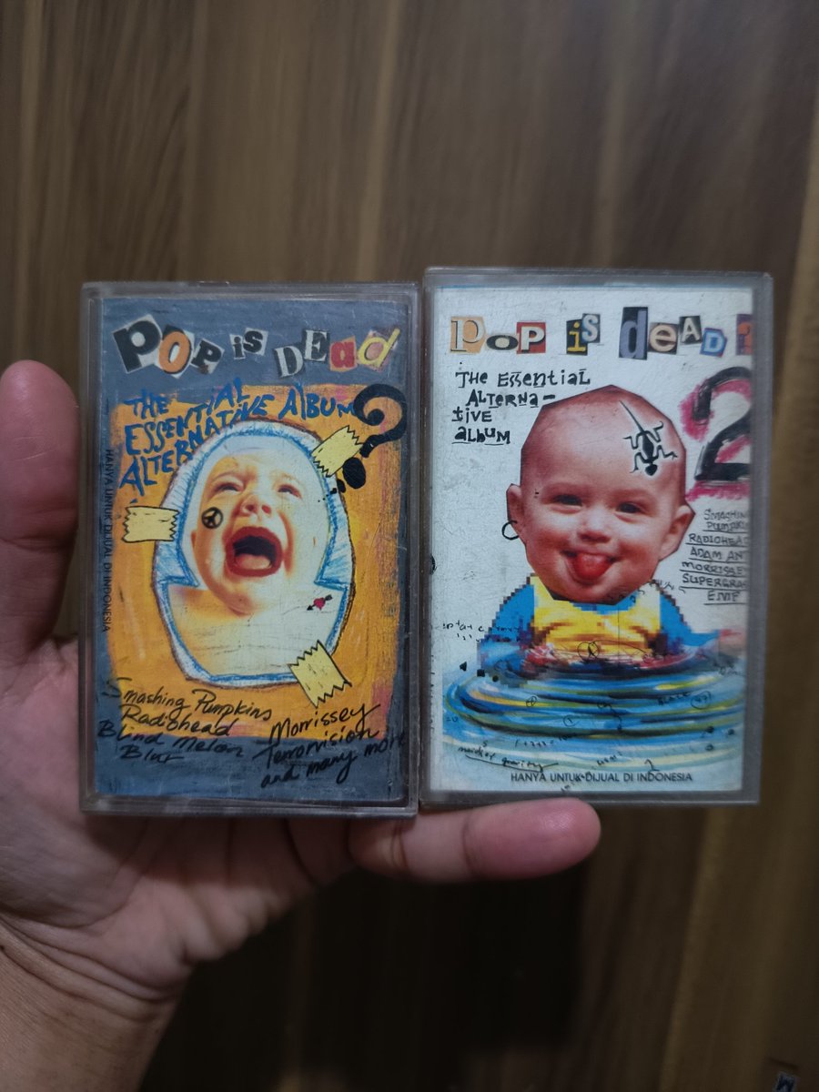 Syaugeek's tweet photo. @meme_posser Kaset pop is dead 1&amp;2. Price 100k ajah https://t.co/35w4THo41p