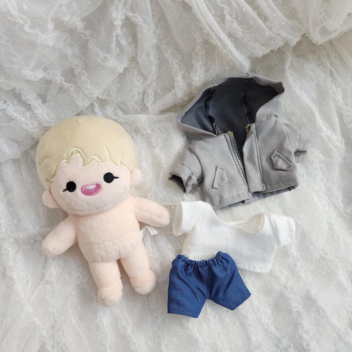 xia_look's tweet photo. https://t.co/BNmv6hziWC

🍭 10cm 꼬몽엘 &amp; 15cm 샤몽엘 OPEN 

☕️ 입금 기간 : 26/4/25 오후 7시 ~ 26/4/30 (6일간)

✔ 폼에서 미리 가격과 상세 사진 확인 가능합니다
🙏🏻 폼 내용을 꼼꼼히 읽은 후 참여 부탁드립니다
📦 배송예정 ~ 5/15 샤엘 막공 전까지 https://t.co/IOuIZXtczf
