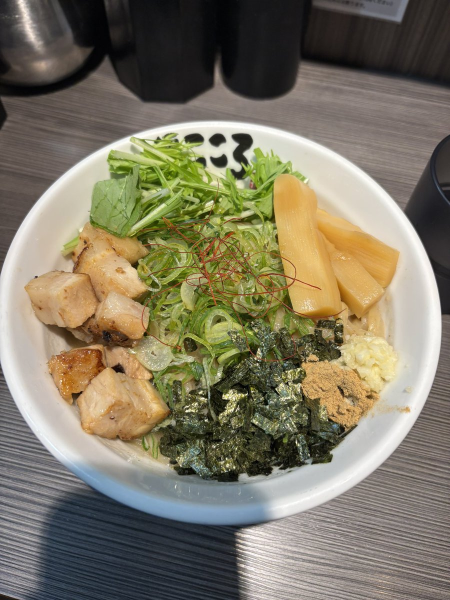 ^_−☆ tweet media