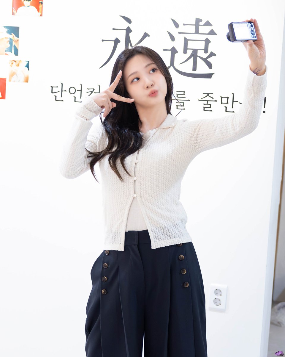 taejeong77's tweet photo. 260420 볼빨간사춘기 데뷔 10주년 전시회
<永遠: 단언컨대, 우주를 줄만큼!>

📸

#볼빨간사춘기 #BOL4 #안지영 #데뷔10주년 #전시회 #永遠

https://t.co/6U9ESxc99n https://t.co/lgayoFnvhw