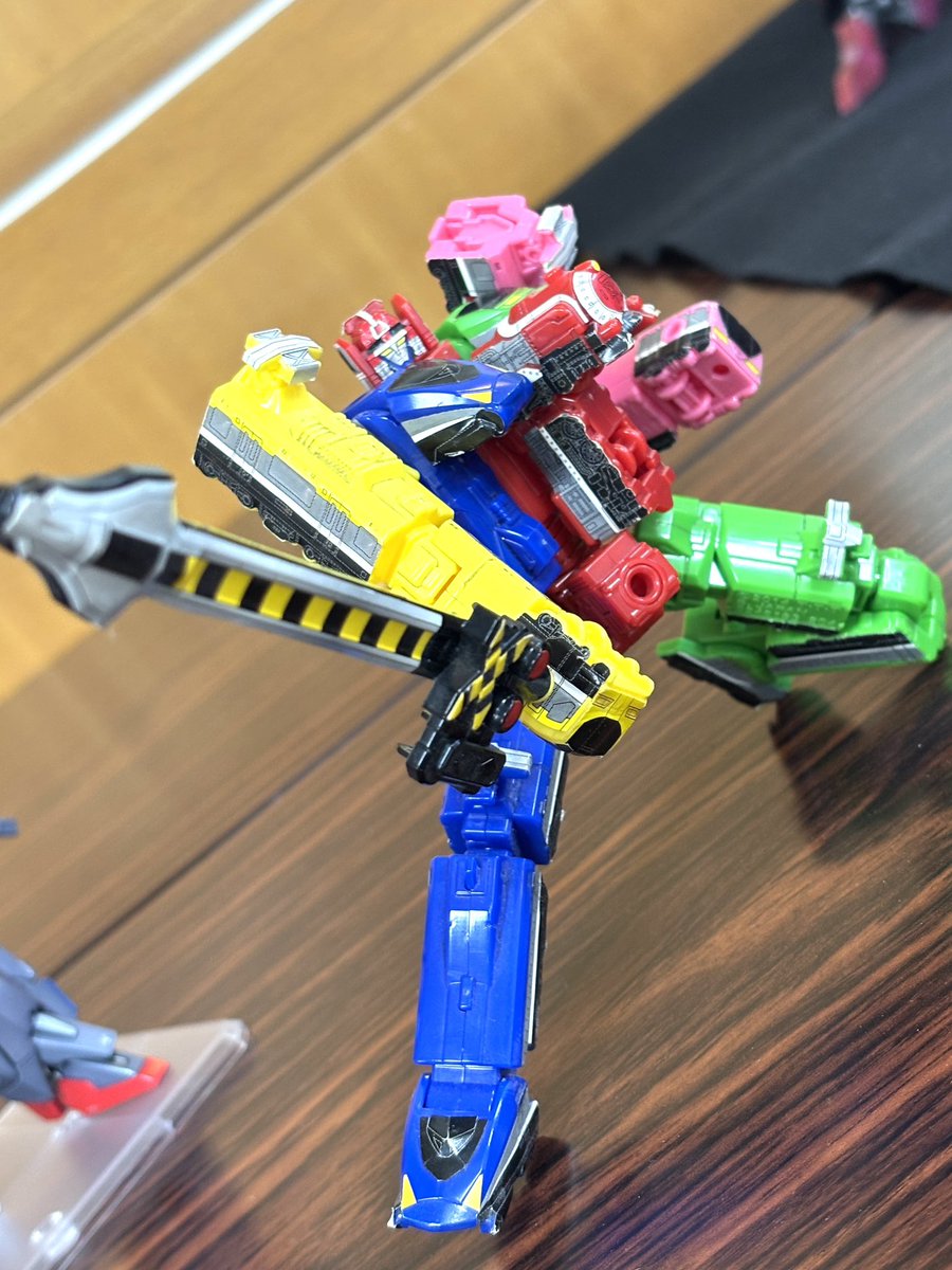 【3月 活動報告】㉙
第27回  Odawaraベース始動

ミニ展示ブースの
作品たちもご紹介！
(*^^*)

烈車合体シリーズ1-5 
烈車合体 DXトッキュウオー

#烈車合体シリーズ
#模型製作会
#ガンプラ好きとつながりたい 
#ガンプラ
#小田原