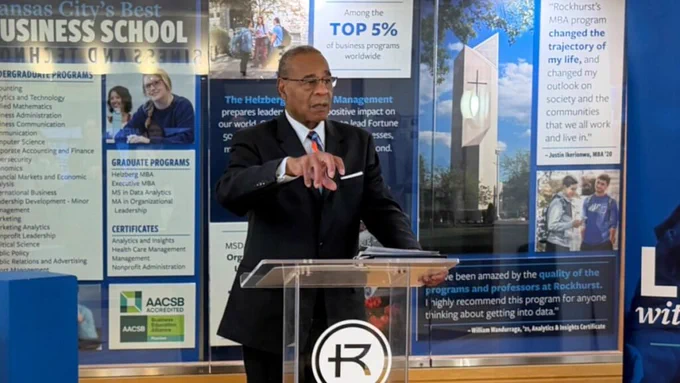 سناتور امریکایی انتقال همکاران افغان به کانگو را خیانت خواند.