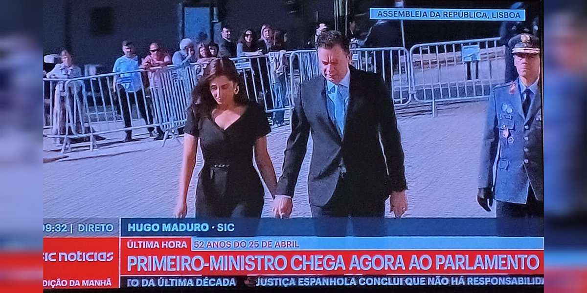 quando acompanhas o teu marido a um funeral e ele se esquece da gravata preta em casa