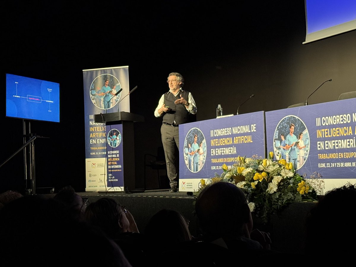 enferalicante's tweet photo. Turno ahora para la ponencia de Ricardo Cubedo sobre la desinformación y falsas verdades sobre la Inteligencia Artificial titulada: “Medicina predictiva y bulos/mitos de la IA y salud” https://t.co/1UFEyx1nGE