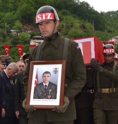 Sheriff1o's tweet photo. ‘‘İnsan taşıdığı çerçeveye nasıl girer Süleyman?’’  
  Ruhun şad olsun. 🇹🇷

Şehit Süleyman Kul
25.04.2016 https://t.co/AjRauzBSaA