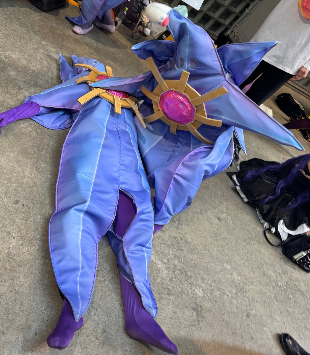 #超コスプレ
#ニコニコ超会議2026
メガスターミーのかわらわりを受けるメガスターミー