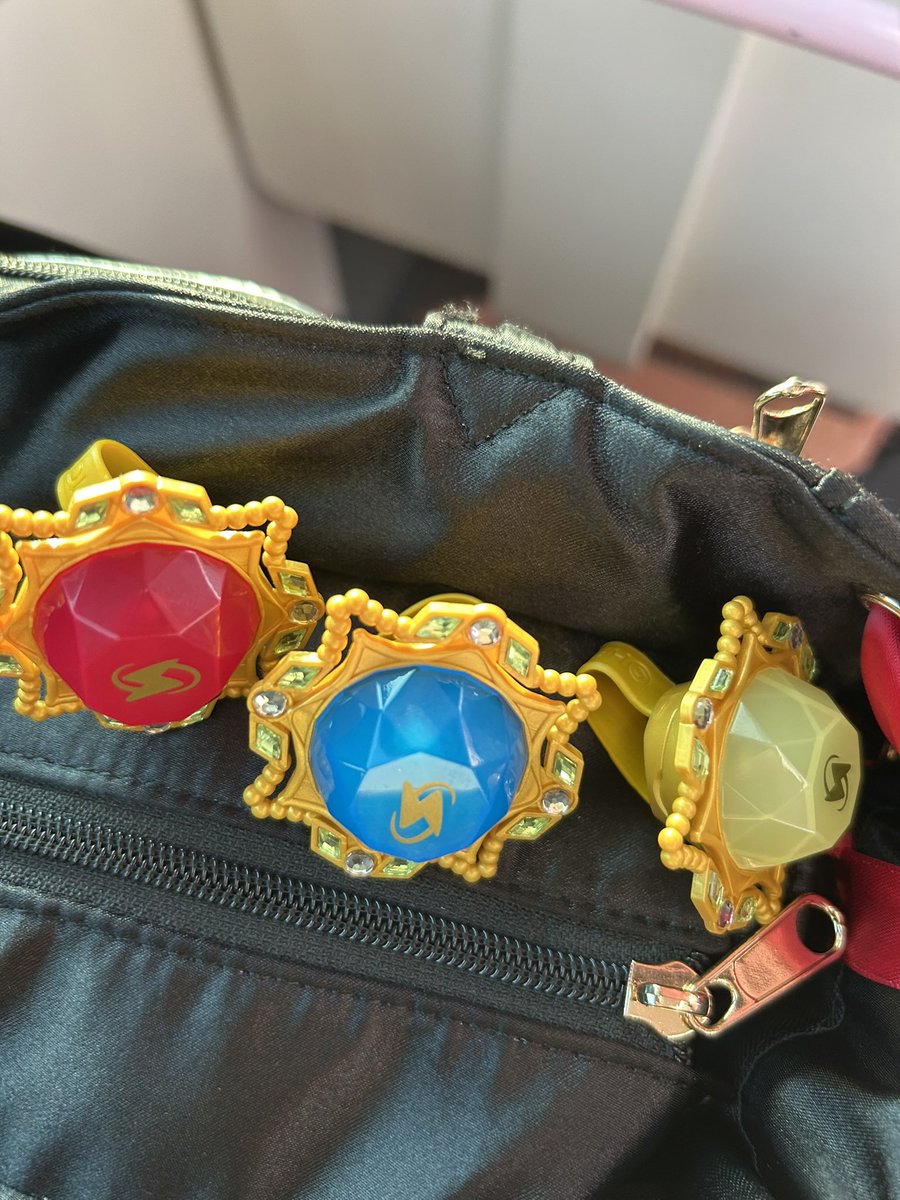 #拡散希望  #落し物 
本日中ふ頭駅の切符売り場にSwitchのリンライ3つを忘れた方いませんか？😭