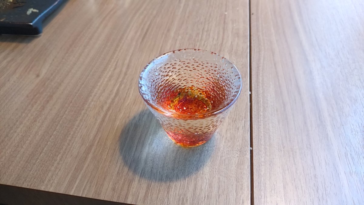 ryo_GDBC's tweet photo. 不定期で東京の友達んとこに遊びに。オシャレなおちょこ https://t.co/mni8irlBMe