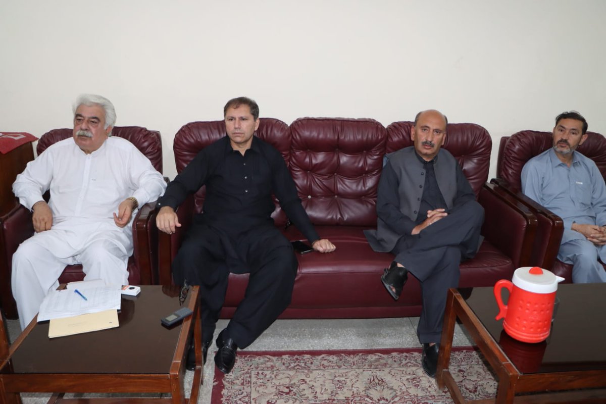 ANPOPakhtunkhwa's tweet photo. اے این پی کے صوبائی صدر میاں افتخار حسین کی زيرصدارت اپر دیر کے تنظیمی معاملات بارے اجلاس۔ اجلاس میں صوبائی جنرل سیکرٹری حسین شاہ یوسفزئی، نائب صدر صلاح الدین خان اور چیئرمین صوبائی الیکشن کمیشن شکیل بشیر خان عمرزئی اور اے این پی اپر دیر کے اراکین شریک تھے۔
#ANP | #ANPUpperDir https://t.co/dOAVTR4Uf4