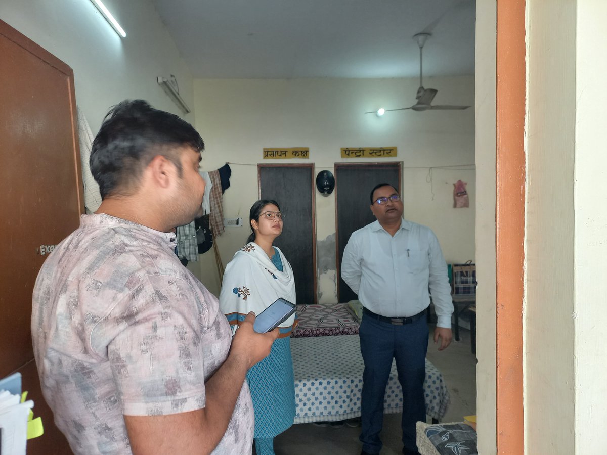 bstvlive's tweet image. हापुड - ईवीएम और वीवीपैट गोदाम का निरीक्षण
➡DM ने निर्वाचन कार्यालय का किया निरीक्षण
➡डीएम ने अधिकारियों को दिए दिशा निर्देश.

#Hapur @DmHapur