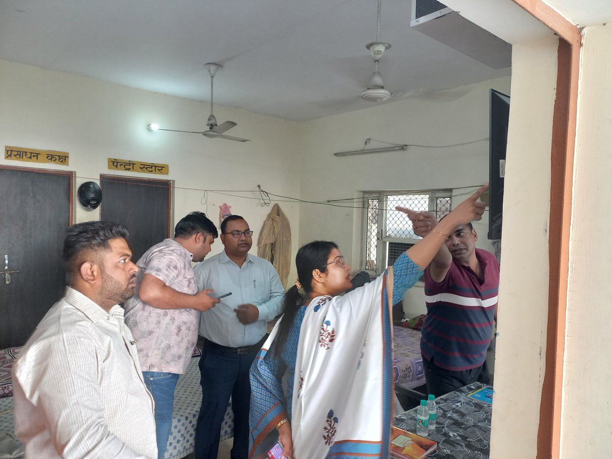 bstvlive's tweet image. हापुड - ईवीएम और वीवीपैट गोदाम का निरीक्षण
➡DM ने निर्वाचन कार्यालय का किया निरीक्षण
➡डीएम ने अधिकारियों को दिए दिशा निर्देश.

#Hapur @DmHapur