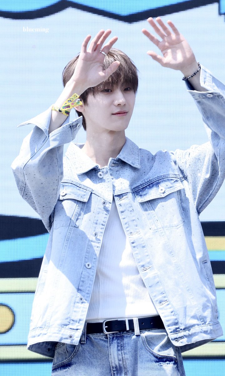 baekjin5610's tweet image. 260425 어썸뮤직페스티벌 
awesome music festival 

👖

#윤영준  #hrtzwav #YYJ #하츠웨이브