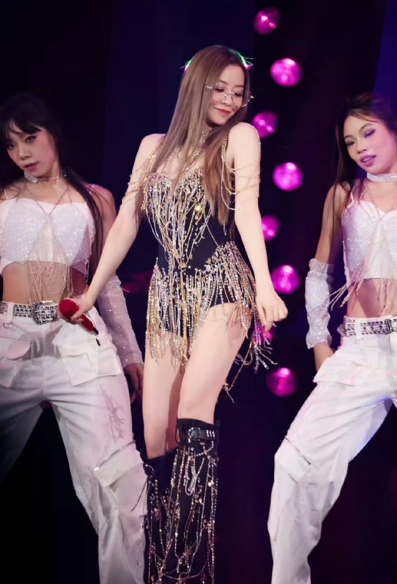 veronnie10's tweet image. Catch the [演出名称] live tonight!  Grab your tickets now u0026 get ready for an unforgettable night of music/dance/theater magic!  #LivePerformance #MustSee