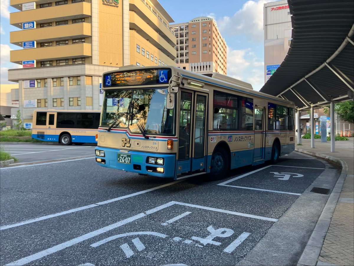 sAt_245's tweet photo. #神姫バス 三田の特高車
#阪急バス 西291
久々に西工ノンステに乗れた https://t.co/mTj0wC9IJ0