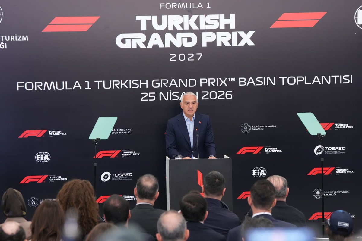 TCKulturTurizm's tweet photo. Formula 1, 2027’den itibaren yeniden İstanbul Park’ta olacak.

Bakanımız @MehmetNuriErsoy’un katılımıyla İstanbul Park’ta düzenlenen basın toplantısında, organizasyonun Türkiye takvimine yeniden dahil edilmesine ilişkin süreç paylaşıldı.

En az 5 yıl boyunca sürecek yarışlarla İstanbul’un uluslararası görünürlüğünün ve turizm potansiyelinin daha da güçlenmesi hedefleniyor.

Formula 1’in yeniden ülkemizde düzenlenecek olması, uluslararası ölçekte güçlü bir görünürlük fırsatı sunuyor.

Hayırlı olsun.