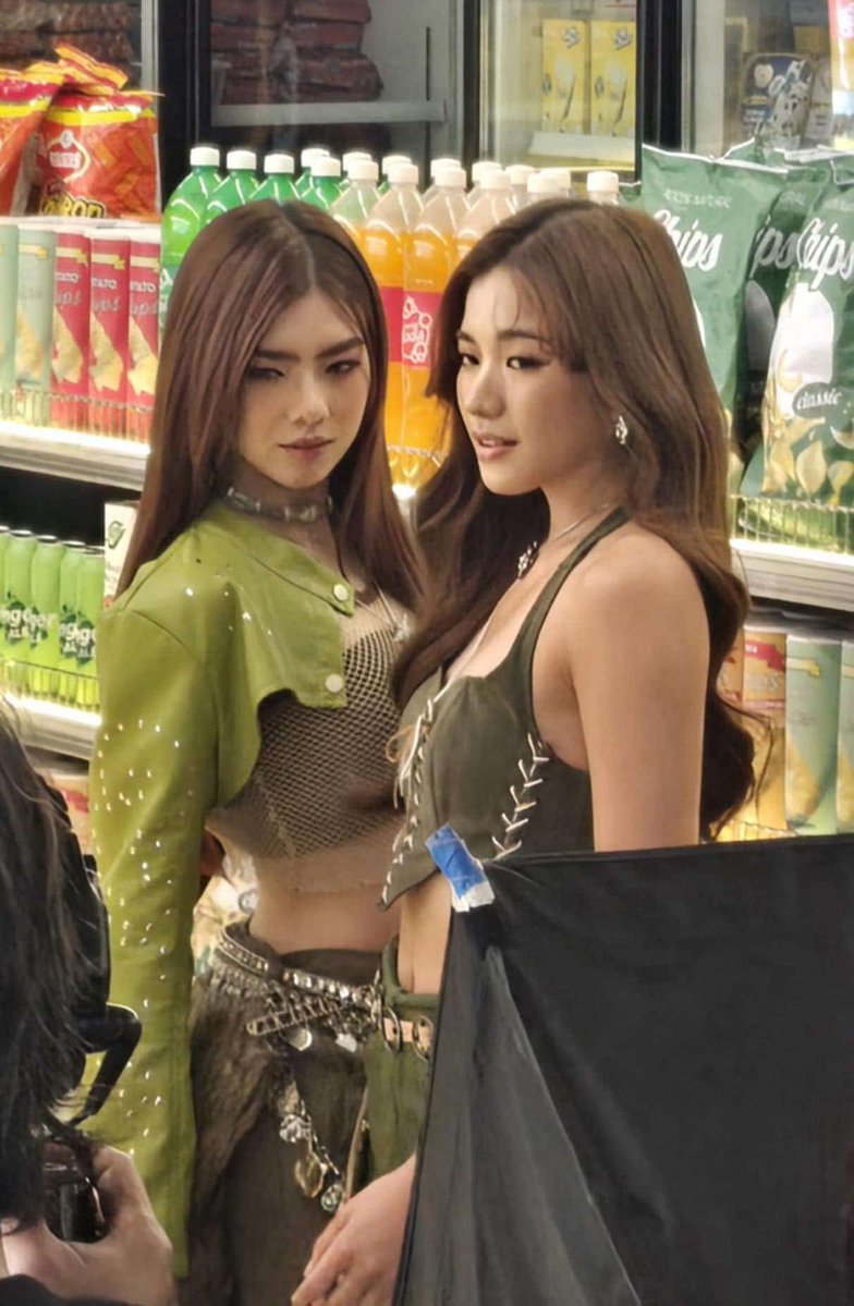 Naglabas na! Lapag din us.

MEKAYA KB?

#FLAMES #AlbumEPInternacionaldoAno #SECAwards