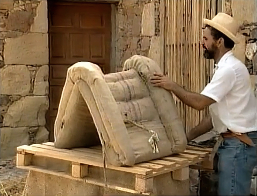 memoirsofspain's tweet photo. Part 2 of some of the forgotten trades and skills of rural Spain - this week, a look at some of the innovative and ingenious tradespeople from a disappearing rural #Spain 🏺

https://t.co/0pPjqmJZID

#ruraltradesofspain #ruralspain #forgottentrades https://t.co/2BalIcAkzw