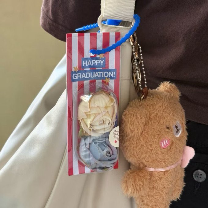 senjahitamm's tweet photo. gift ideas for graduation

a thread https://t.co/g08umVkKtY