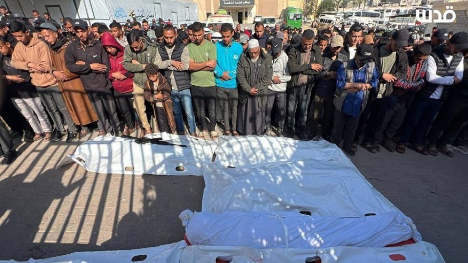 BeckettUnite's tweet image. In the last two days alone 17 Palestinians 🇵🇸 have been murdered by Israel 🇮🇱 in Gaza 🇵🇸

Palestinians in Gaza 🇵🇸 are:

Living amongst rubble
Denied essential supplies
Targeted &amp;amp; murdered

There is no Gaza 🇵🇸 ‘ceasefire’

It’s a genocide.