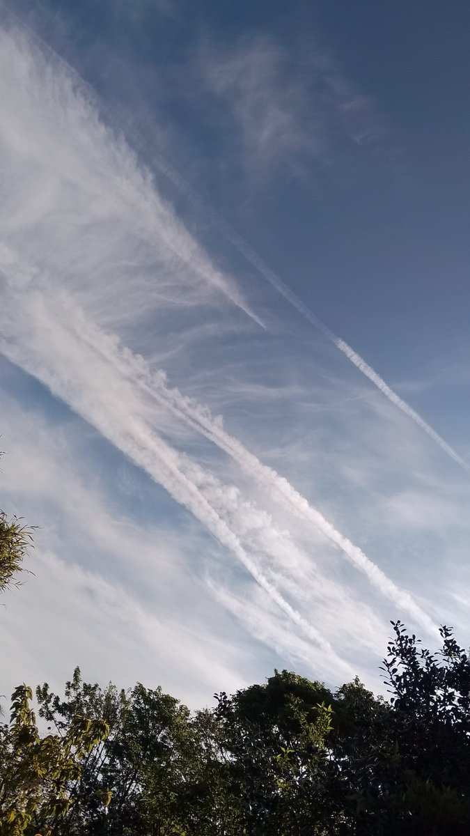 DELTA9_DELTA9's tweet image. 9.50am north Birmingham uk #geoengineering