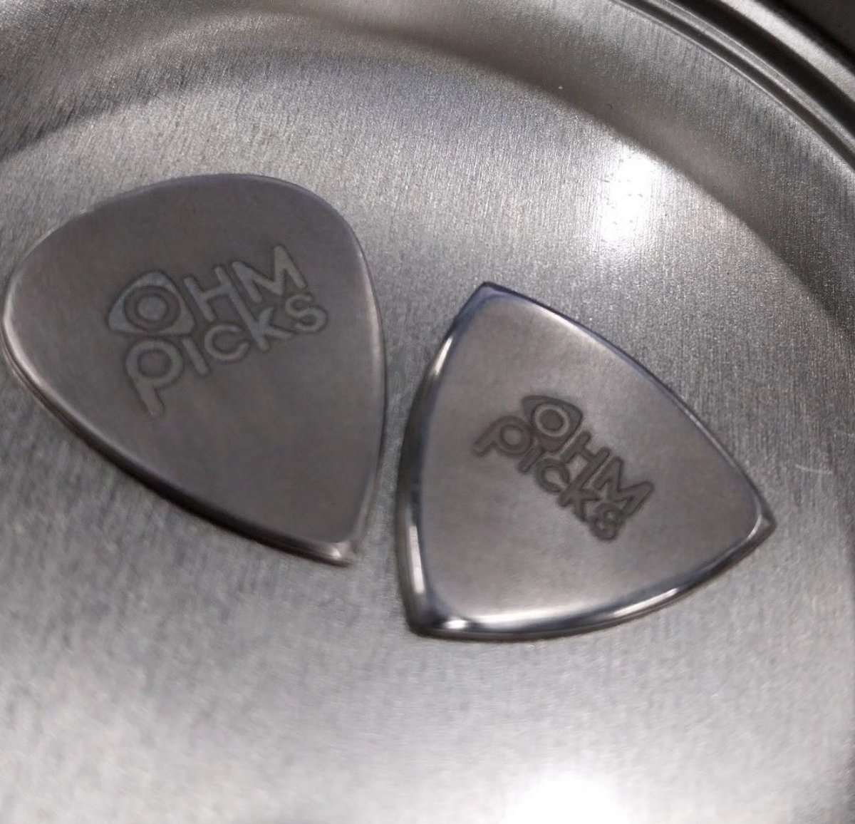 OHMPicks's tweet photo. 現在AmazonではJAZZタイプの1mmですが、様々な形状もあります。

希望の形や厚さがありましたら輸入の際に参考にさせていただきます！

#ohmpicks https://t.co/ggDEDAQceo