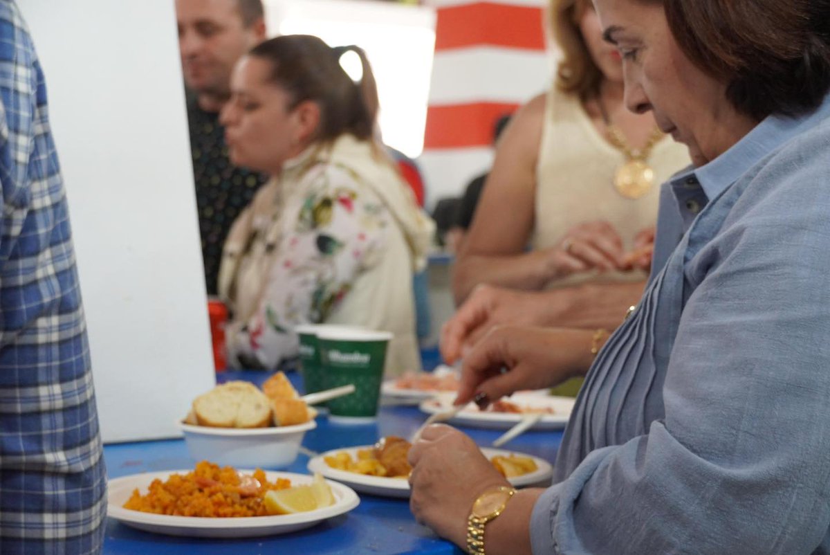 huelvaHOYcom's tweet image. Galería: La plaza Pérez Pastor vuelve a llenarse por la Feria de la Gamba

huelvahoy.com/articulo/provi…

#PuntaUmbría #FeriaDeLaGamba #Huelva #CostaDeHuelva #PlazaPérezPastor #Gastronomía #Marisco #OcioHuelva #PlanesEnHuelva #FeriaGastronómica