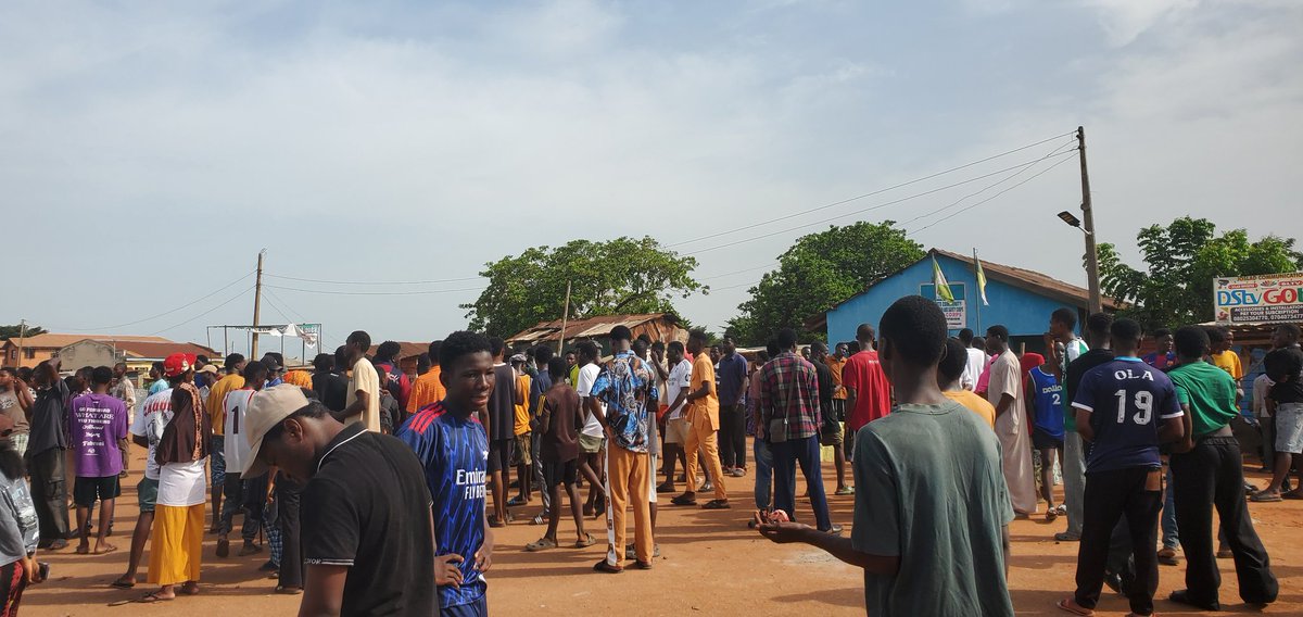 emmasamayo62's tweet image. 🚨 Live situation in Ibogun campus🚨
 Security needed ASAP. Students please stay alert and avoid the area. 

Protest ongoing 🚨we need help at ibogun campus 🙏🏻

Kindly reshare🚨🚨

#Ibogun #CampusSafety