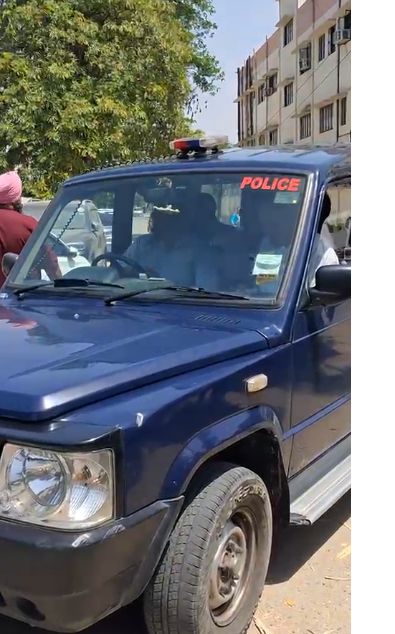 bstvlive's tweet image. मेरठ

➡दारोगा रिश्वत लेते रंगे हाथ गिरफ्तार
➡कुर्की टालने के लिए वसूले 10 हजार
➡NDPS एक्ट के केस मामले में वसूली
➡एंटी करप्शन टीम ने किया गिरफ्तार
➡आरोपी दारोगा छत्रपाल सिंह गिरफ्तार
➡पल्लवपुरम थाने में तैनात थे दारोगा

#Meerut #Corruption #UttarPradesh @meerutpolice