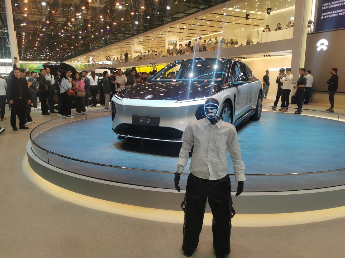 DailyBeijing's tweet image. At the 2026 #Beijing International Automotive Exhibition, robots really steal the show.