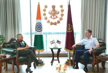 OrissaPOSTLive's tweet image. Chief of Defence Staff (CDS) General Anil Chauhan held talks with a senior US Indo-Pacific Command official, reinforcing the growing strategic alignment between India and the United States on regional security.

#IndiaUSRelations #Defence #AnilChauhan #IndoPacific