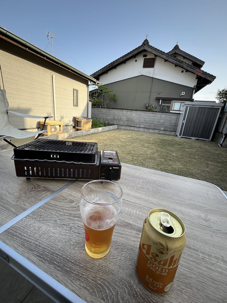 kackey731's tweet photo. 本日は地元で軽く身体を動かして、自宅でBBQ🍖
最近昔懐かしいBGMを聴きながら飲むので、おセンチな感じ💨
同級生の家が残っていたり、あっても表札が変わっていたり、何もなくなっていたり…

人生の価値って思い出の量なのかもしれないね。 https://t.co/o98lBQnluQ
