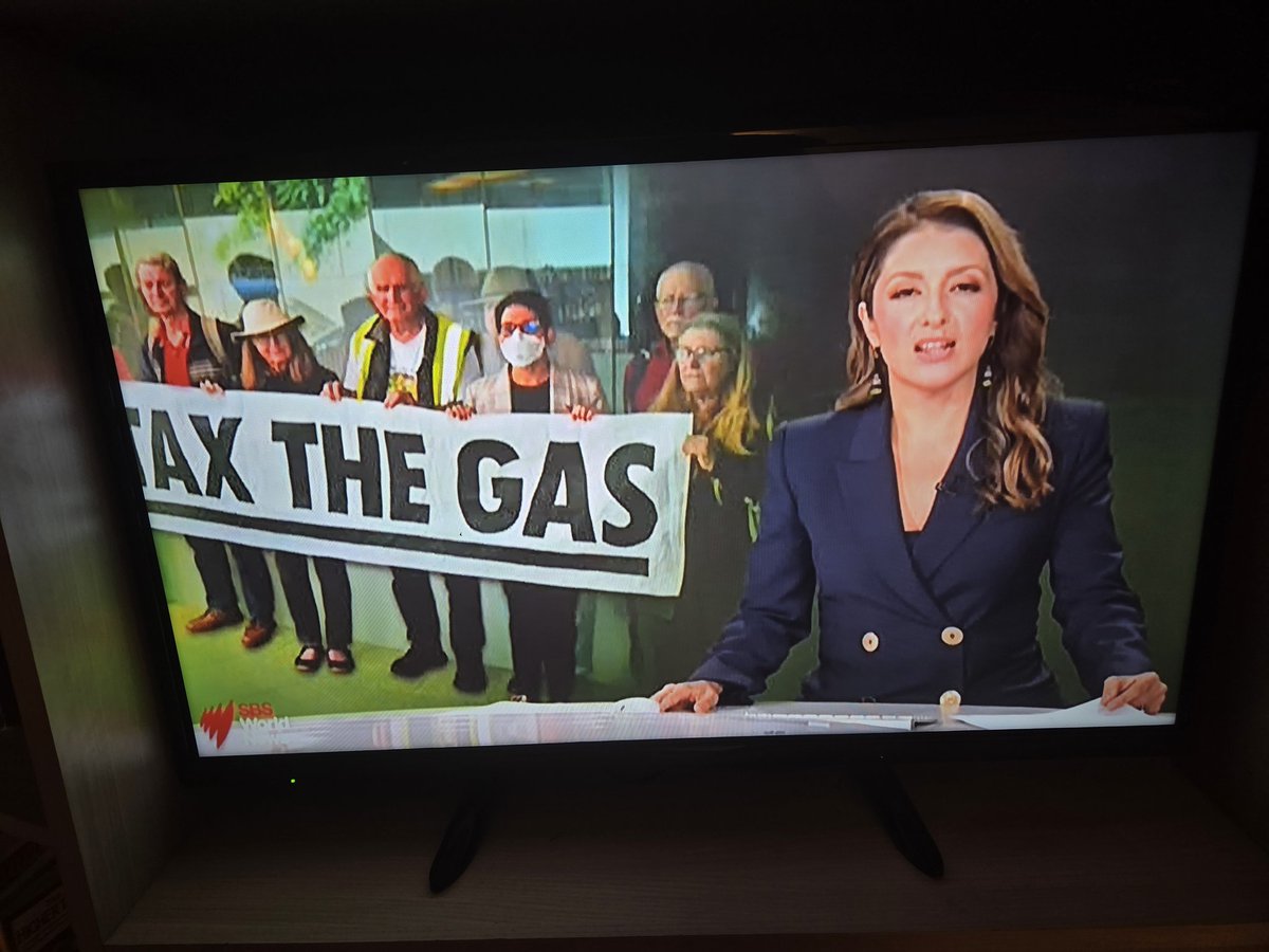 drcwhos's tweet image. #Insiders what are the electoral implications to the ALP when the millenials and Gen Z  see him not taxing the gas and giving $16billion subsidies to fossil fuel excise to mining When Clive Palmer on the right Teals in the Middle and @Greens on the left all support Tax the gas