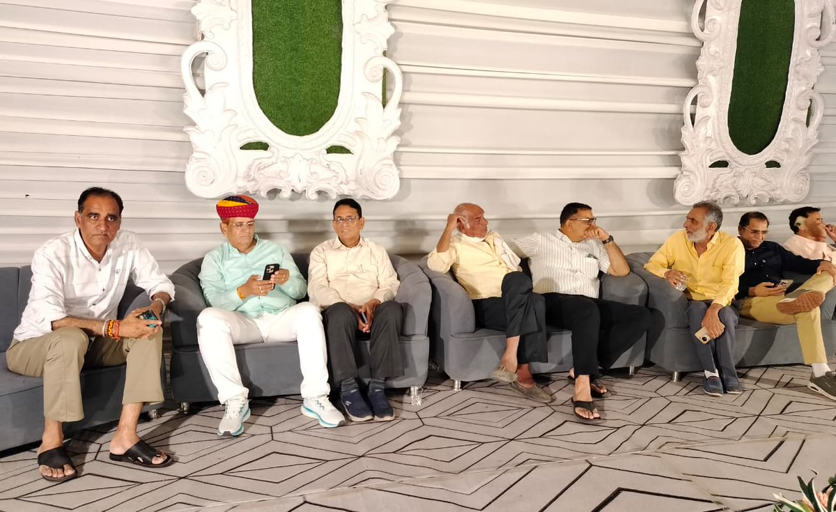 📍#राज_मैरिज_गार्डन_मंडावा
पर्यटन व्यवसायी #श्री_मनोहर_सिंह_परिहार के पुत्र महेंद्र परिहार के विवाह समारोह के उपस्थित होकर परिवार जनों को बधाई एवं शुभकामनाएं दी l

<a href="/RajCMO/">CMO Rajasthan</a> <a href="/BhajanlalBjp/">Bhajanlal Sharma</a> <a href="/BJP4India/">BJP</a> <a href="/BJP4Rajasthan/">BJP Rajasthan</a> @BJP4Jhunjhunu @NarendraModi <a href="/BJP4India/">BJP</a> <a href="/PMOIndia/">PMO India</a>