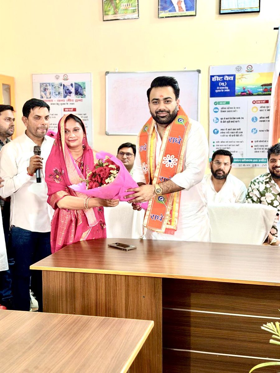 राष्ट्रीय पंचायती राज दिवस के पावन अवसर पर ग्राम पंचायत शाहिदपुर उर्फ़ शादपुर, ब्लॉक अमरोहा में आयोजित भव्य कार्यक्रम में मुख्य अतिथि के रूप में सहभागिता का सौभाग्य प्राप्त हुआ। इस अवसर पर सभी ग्रामवासियों को हार्दिक शुभकामनाएं प्रेषित कीं।