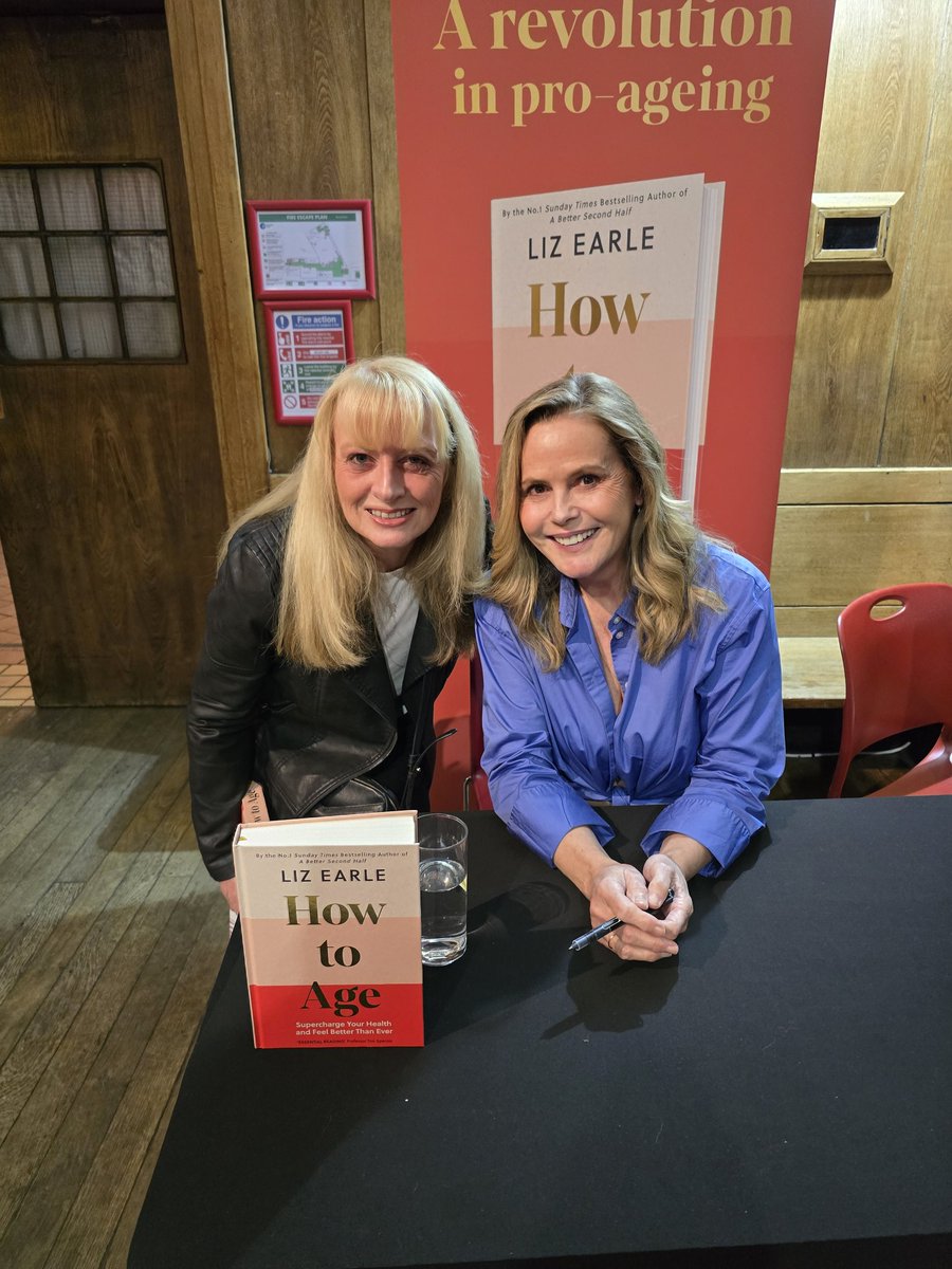 fiona2502's tweet image. So lovely to meet two very inspirational women ❤️❤️ #heroes @LizEarleMe #willpowders #daviniataylor #KitchenRehab #HowtoAge