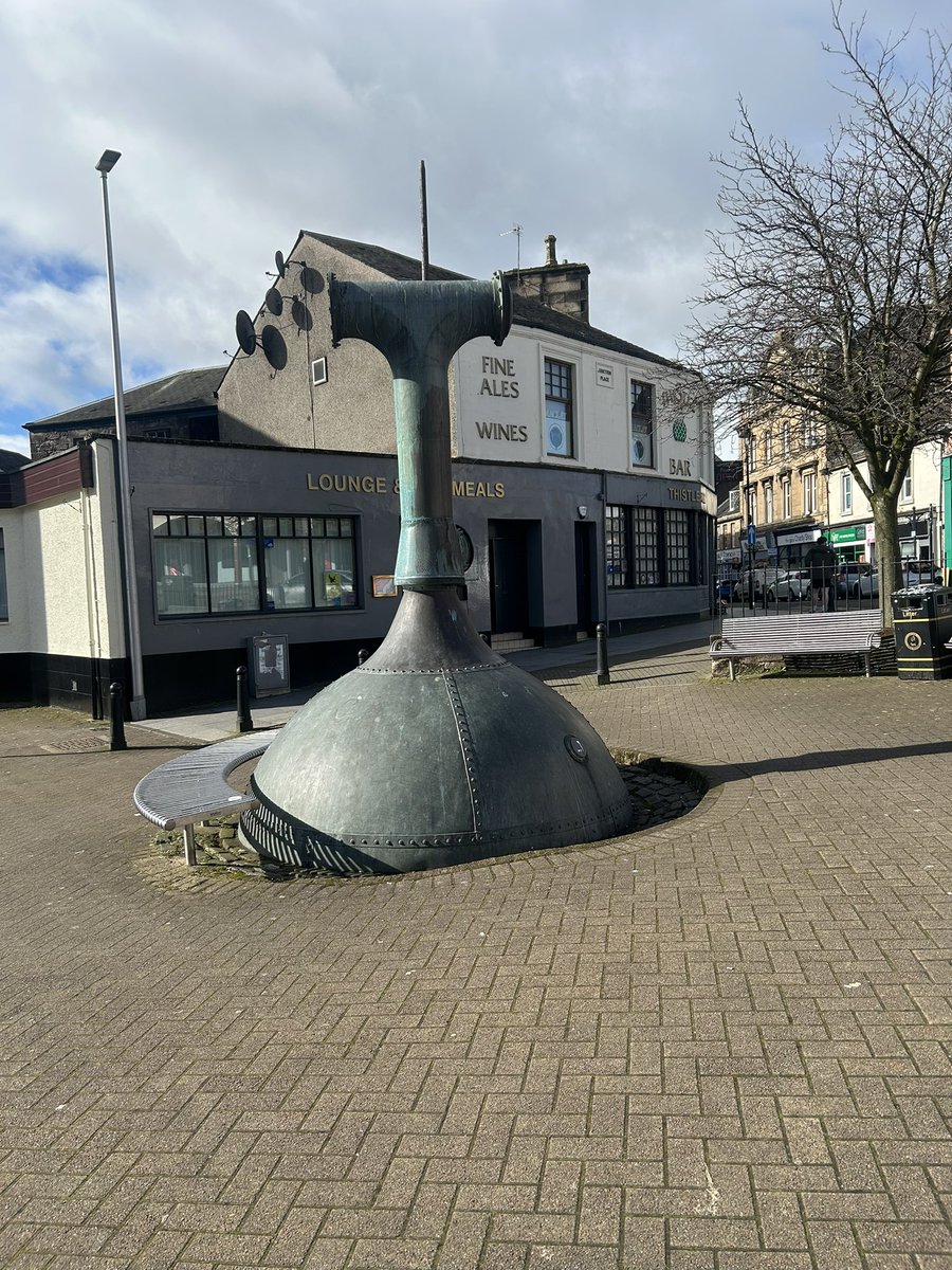 ScotlandUnwrap's tweet image. Towns of Scotland - Alloa, Clackmannanshire.

Located on the banks of the Forth, Alloa is the main town in “the wee county” of Clackmannanshire. 

The main attraction of the town is the 14th century Alloa Tower, but I’ll cover that in more detail in a separate post. 

1/

#alloa