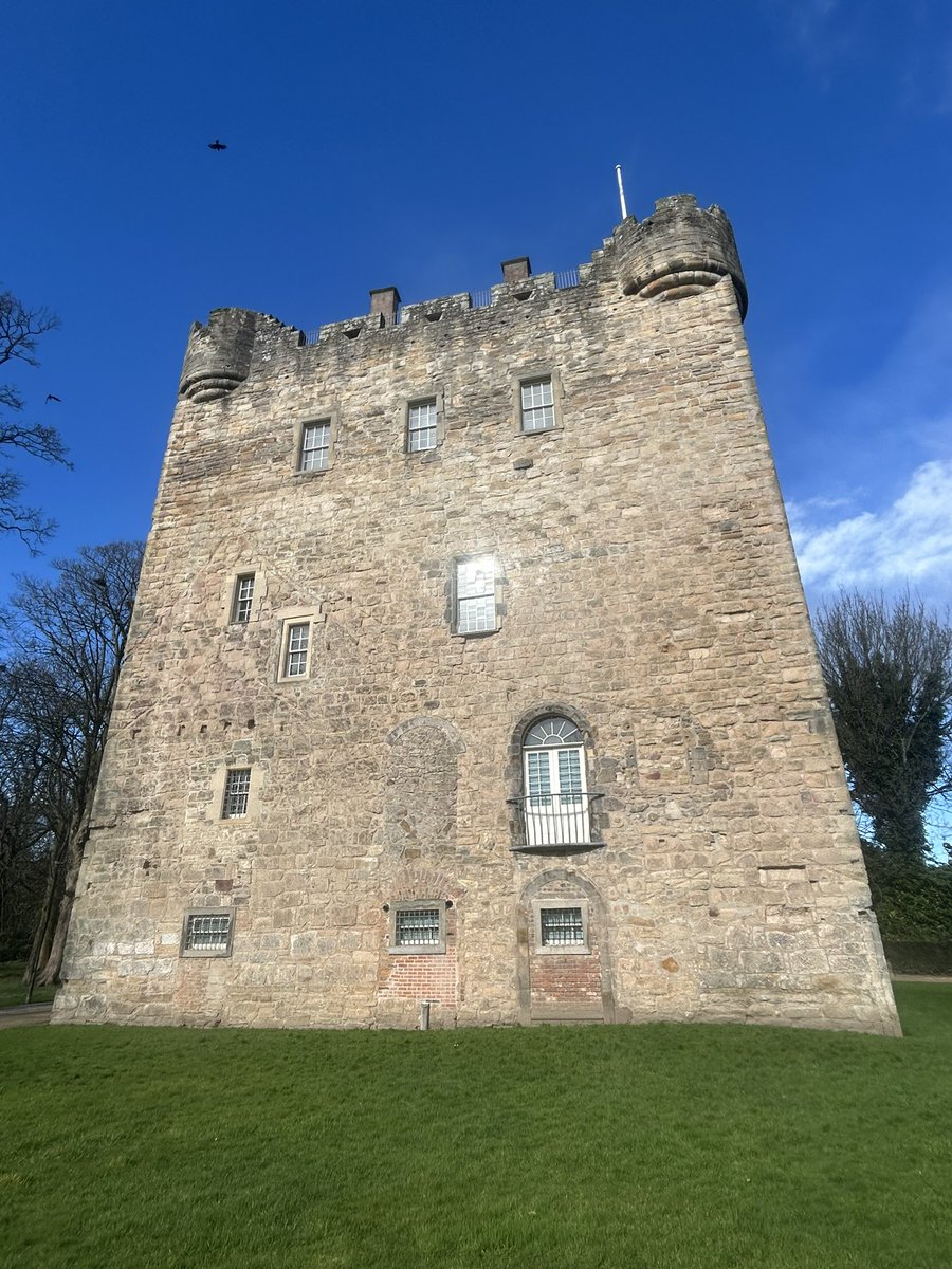 ScotlandUnwrap's tweet image. Towns of Scotland - Alloa, Clackmannanshire.

Located on the banks of the Forth, Alloa is the main town in “the wee county” of Clackmannanshire. 

The main attraction of the town is the 14th century Alloa Tower, but I’ll cover that in more detail in a separate post. 

1/

#alloa