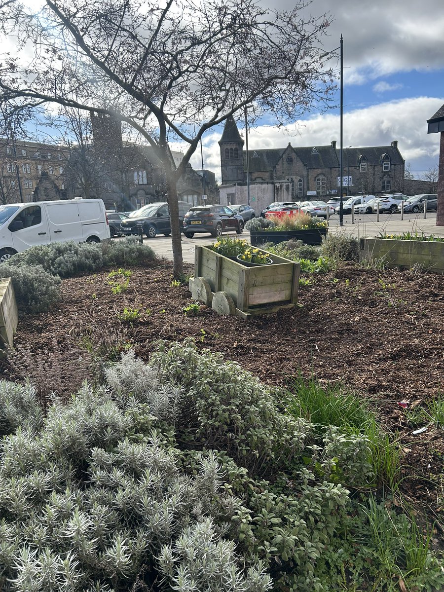 ScotlandUnwrap's tweet image. Towns of Scotland - Alloa, Clackmannanshire.

Located on the banks of the Forth, Alloa is the main town in “the wee county” of Clackmannanshire. 

The main attraction of the town is the 14th century Alloa Tower, but I’ll cover that in more detail in a separate post. 

1/

#alloa