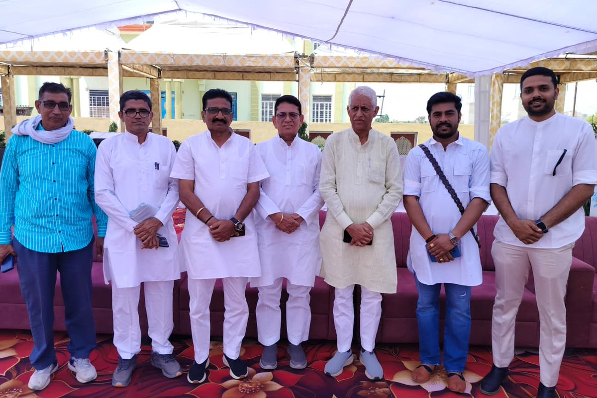क्षेत्र के विभिन्न गांवों में #विवाह_समारोह व #सवामणी_प्रसाद कार्यक्रमों में उपस्थित होकर परिवार जनों को बधाई एवं #शुभकामनाएं दी l

<a href="/RajCMO/">CMO Rajasthan</a> <a href="/BhajanlalBjp/">Bhajanlal Sharma</a> <a href="/BJP4India/">BJP</a> <a href="/BJP4Rajasthan/">BJP Rajasthan</a> @BJP4Jhunjhunu @NarendraModi <a href="/BJP4India/">BJP</a> <a href="/PMOIndia/">PMO India</a>