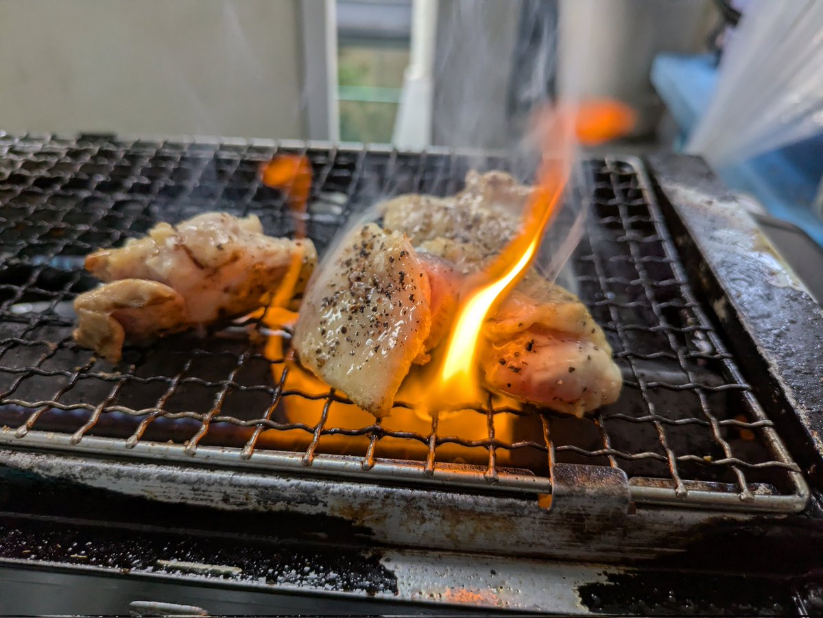 ThunderTeitoku's tweet photo. リハで疲れた喉には肉に限る肉だ！！肉！！肉はメタル！！ https://t.co/NT9nkftUpB