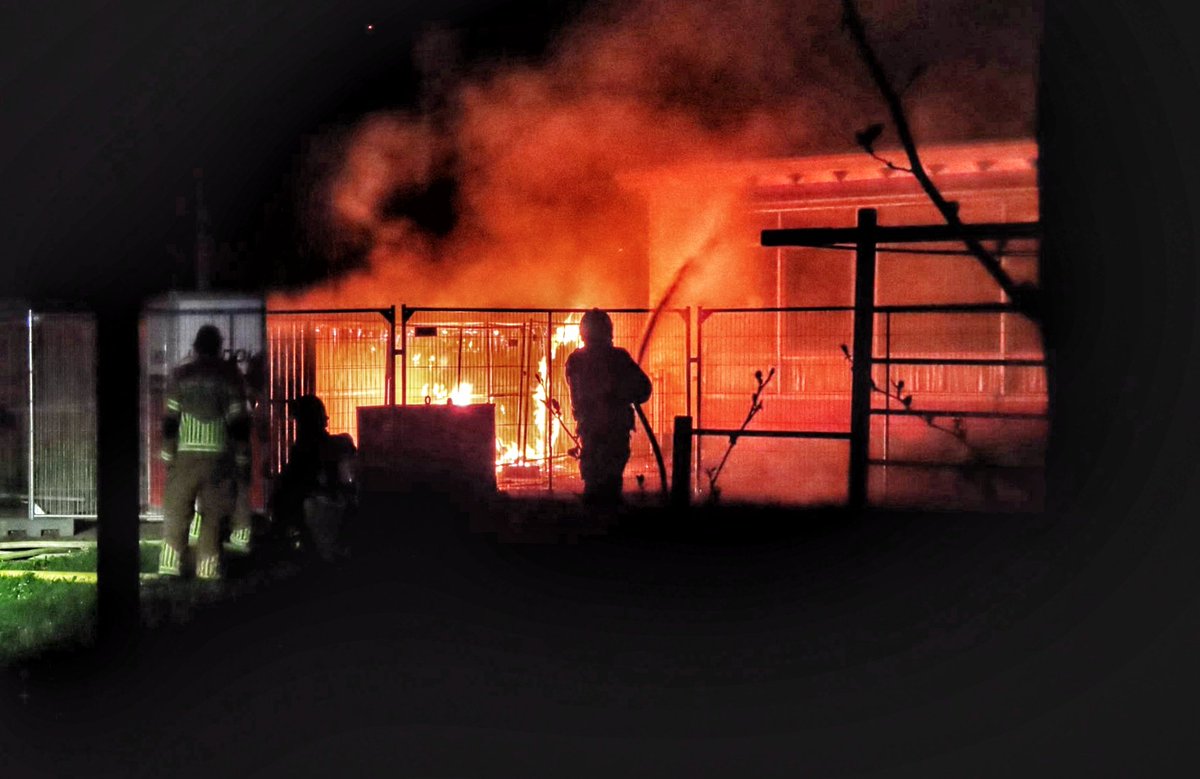 🚨 Uitruk nummer: 39
📆 17-04-26
🕛 23:48:11
((📟)) P 1 BNN-04 BR bijgebouw
🚩 Oosterparkweg Harlingen
🚒 TS 4631

Fietsenhok van leegstaand schoolgebouw in brand. Vuur snel onder controle, uitbreiding voorkomen