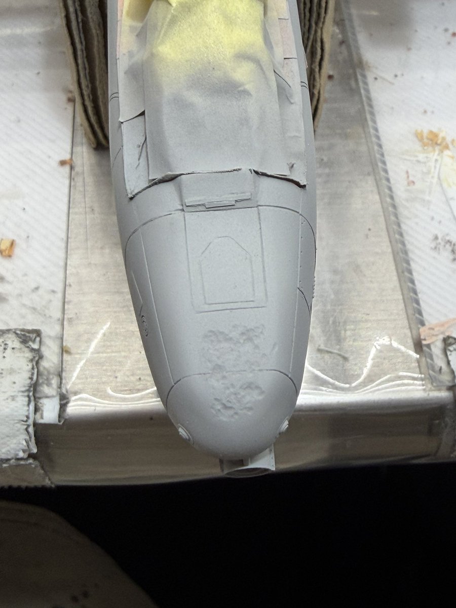 Oosuzu104's tweet photo. #A10C
機首の給油口のディテールがなかったので、プラ板でガイドを作り再現しました。
また、リューターで機首の凹みも再現しました。 https://t.co/SeDwkn9CwC