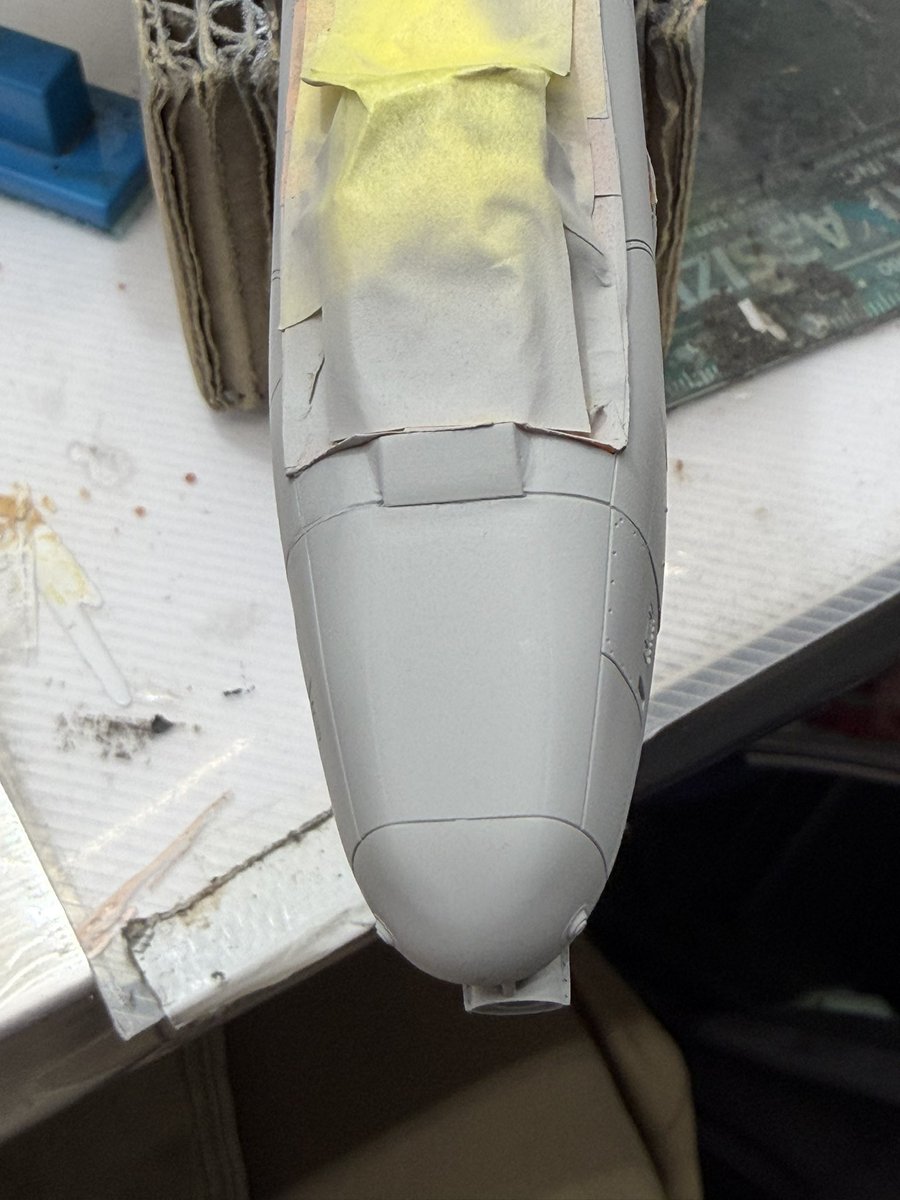 Oosuzu104's tweet photo. #A10C
機首の給油口のディテールがなかったので、プラ板でガイドを作り再現しました。
また、リューターで機首の凹みも再現しました。 https://t.co/SeDwkn9CwC