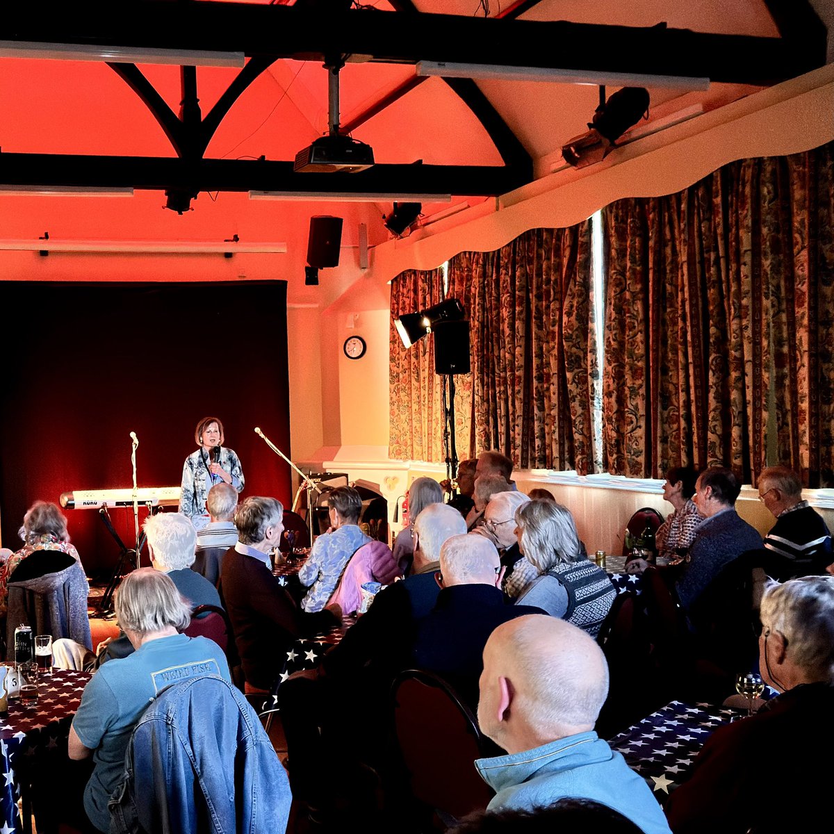 sarahmcquaid's tweet photo. I do love #villagehall gigs! Big thanks to Clair (introducing me in pics 1-2) &amp; all at #LintonVillageHall for a wonderful welcome last night, &amp; to #RuralTouringUK #ArtsAlive for making both last night’s &amp; tonight’s shows possible! More pics &amp; full report -> https://t.co/iUDE2UcamB