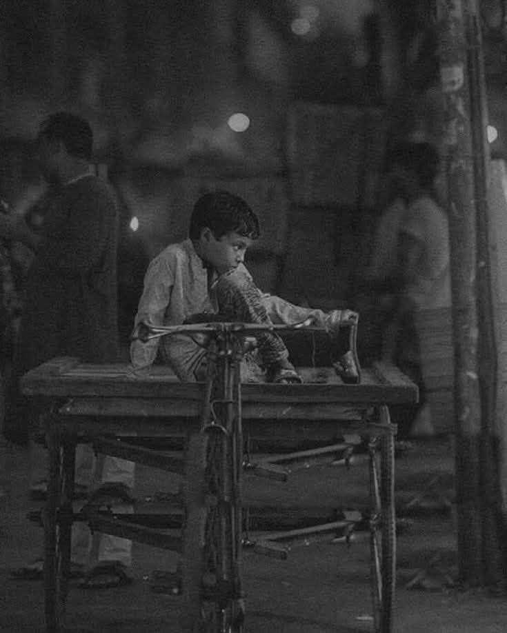 पढ़ो तो कमाना जरूरी लगता है,
 कमाने निकलो तो पढ़ना जरूरी लगता है....